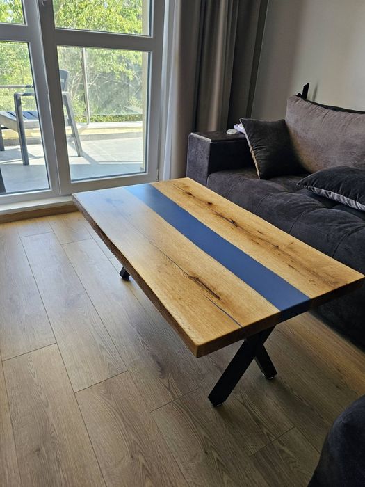 Масивни дървени маси