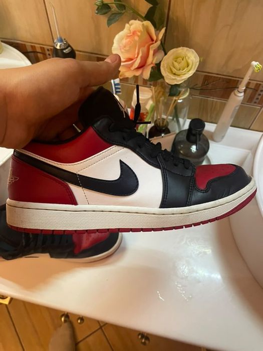 Jordan 1 low bred toe