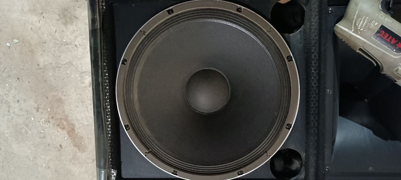 Yamaha s115v Made in U.S.A.