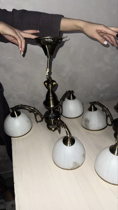 Продаю две люстры в хорошем состояний