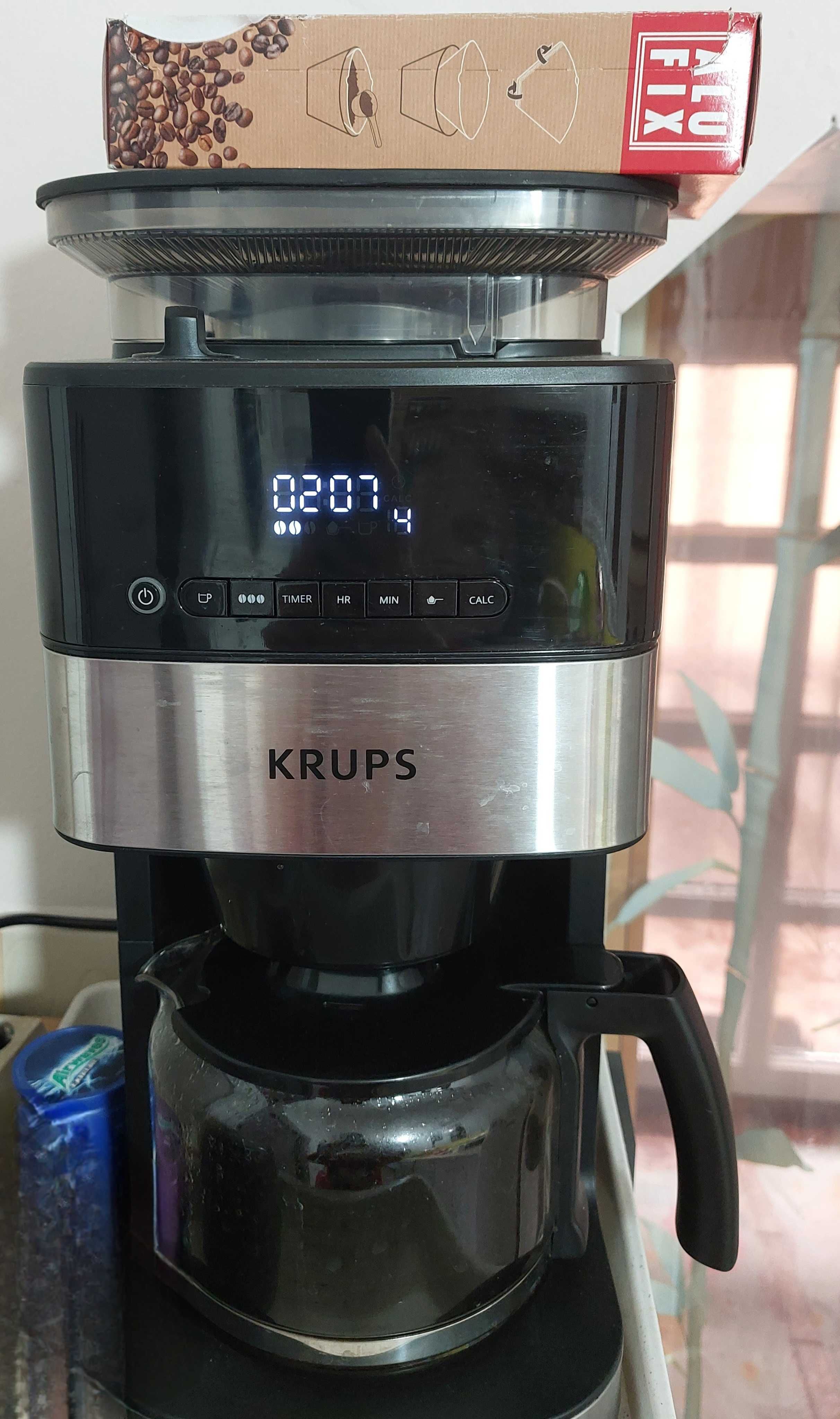 Cafetiera semiautomata Krups cu rasnita