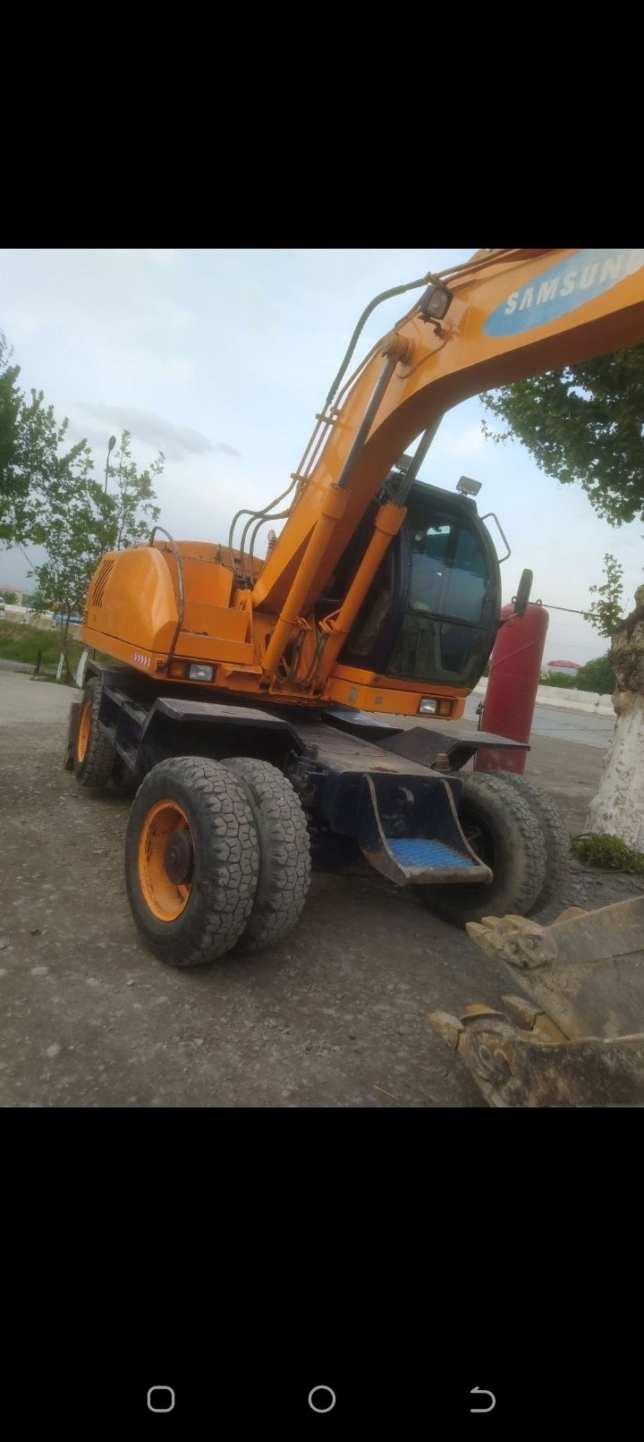 Самсунг 132 сотилади