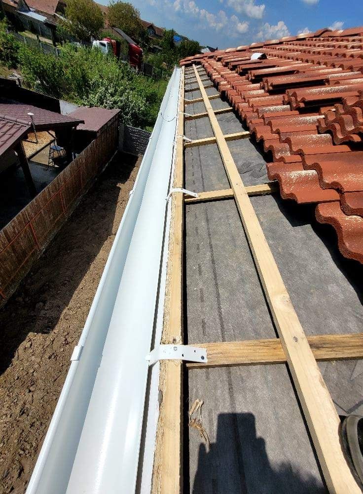 Firmă Autorizată Realizam Acoperișuri Și Micii Reparații infiltrații