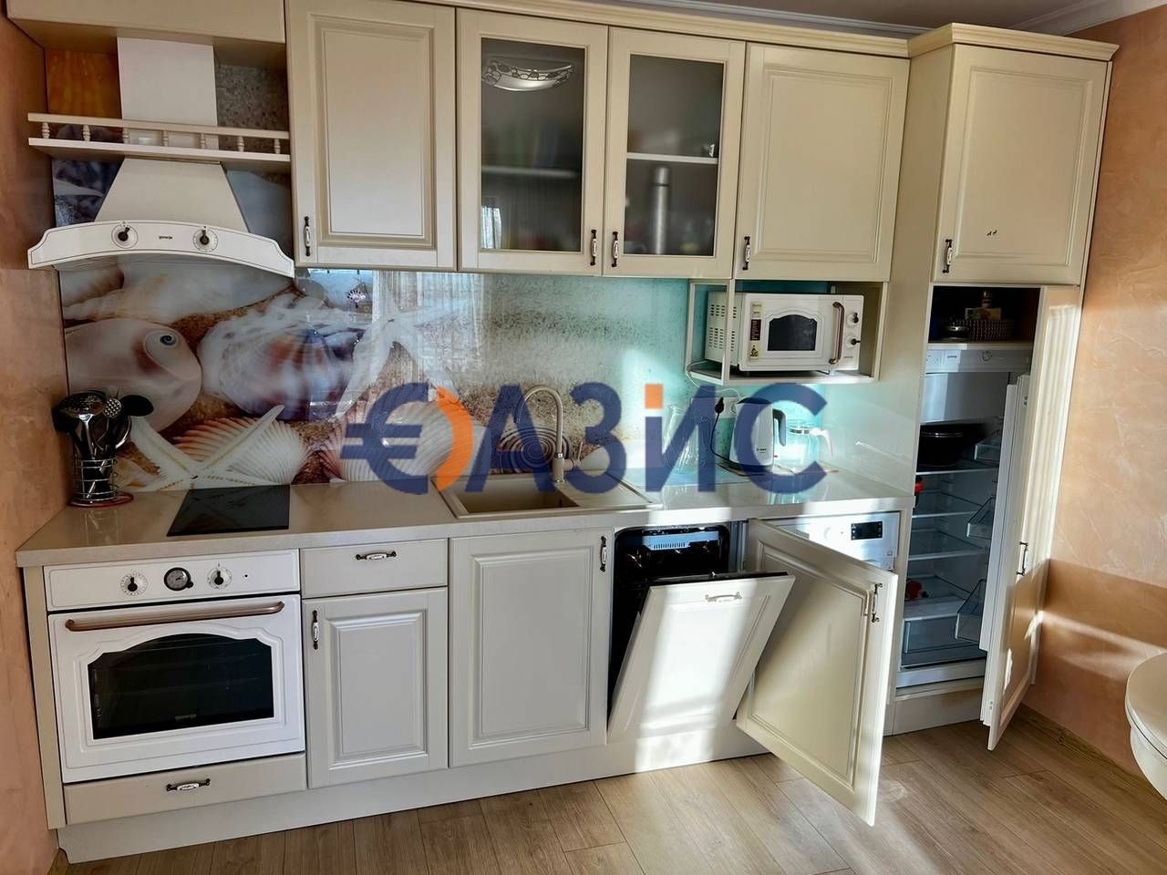 Продава се Тристаен апартамент в Несебър - 114 кв.м за 2193 €/кв.м - Снимка #1