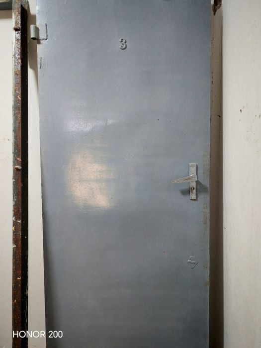 Metall baquvvat, listi qalin temir eshik