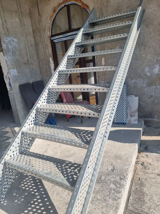 Confectionam scarii metalice zincate exterioare și pentru incendii , p