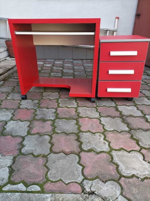 Vand set birou Ikea si comoda pat / rollbox in stare foarte buna