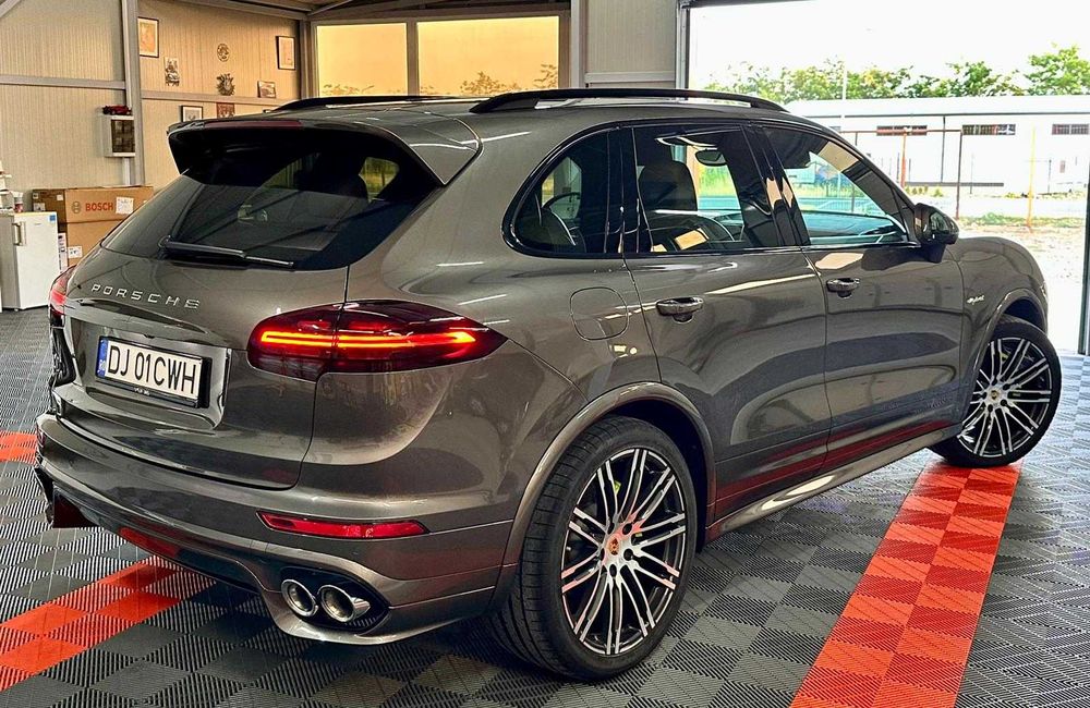 Porsche Cayenne Benzină- Hybrid 2017