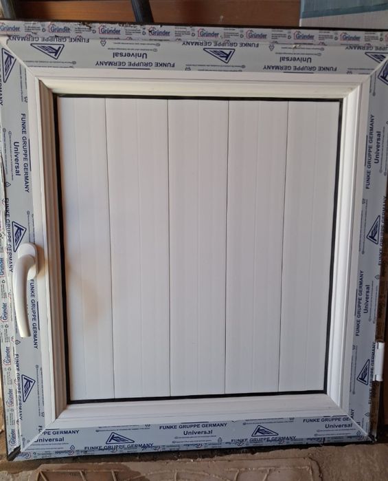 Продам пластиковые дверь новый  (глухой пластиковые окна)