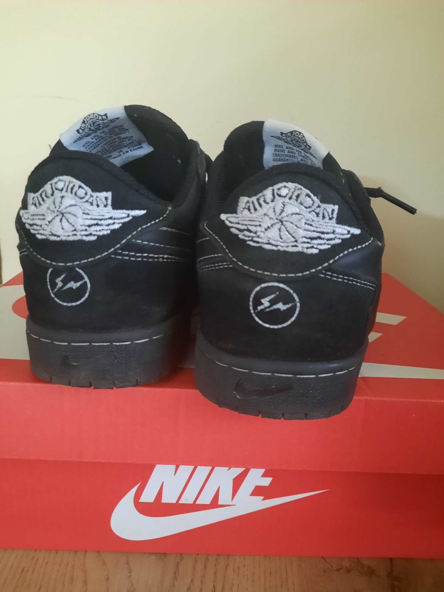 Продавам Jordan 1 RetroJordan 1 Retro Low OG SP Travis Scott Black Ph