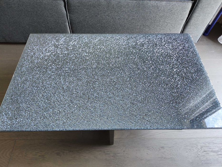 Masuta de cafea din sticla si metal