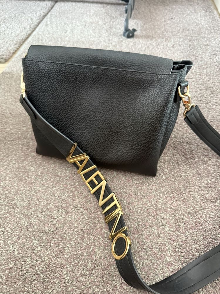 Чанта Louis Vuitton и Чанта VALENTINO