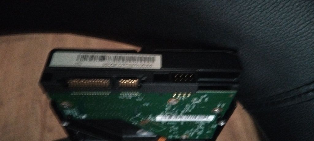 Vând hard disk de 640 gb
