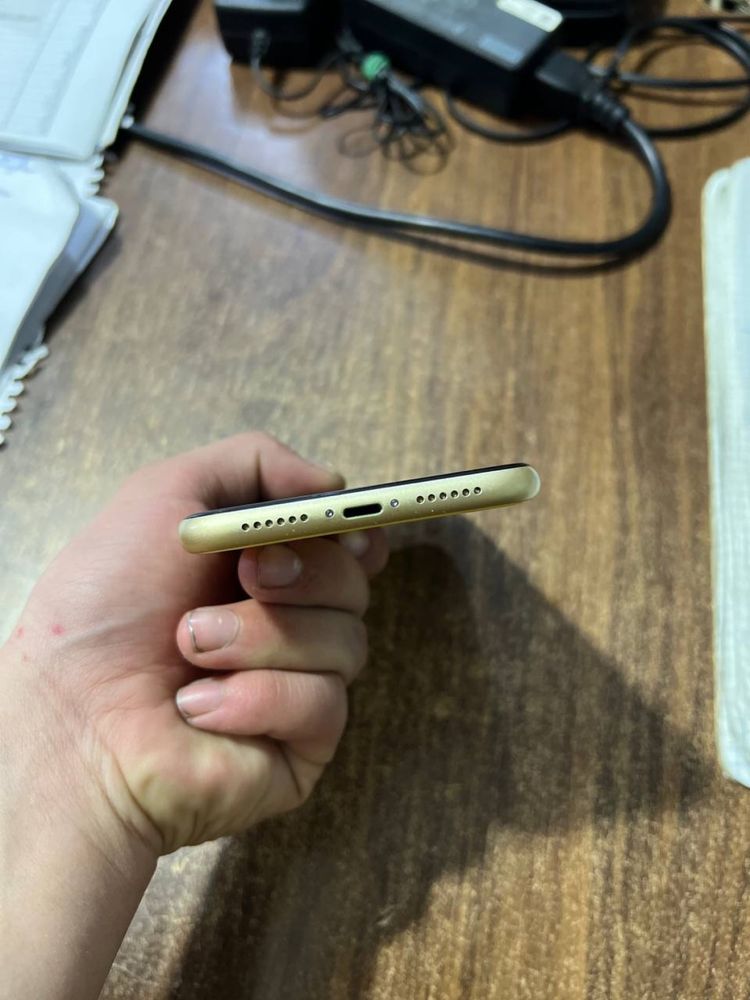 Iphone xr narxi 230$