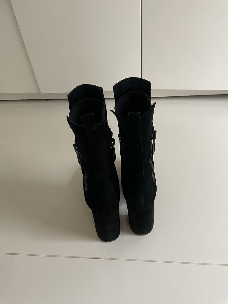 Ghete de piele Musette
