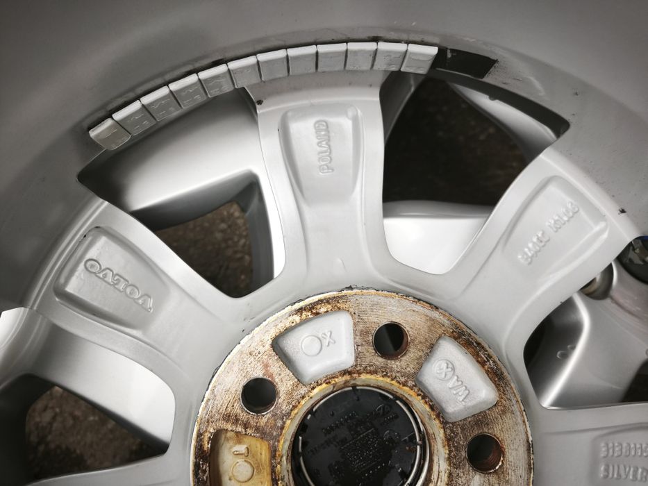 16" оригинални алуминиеви джанти за Volvo.