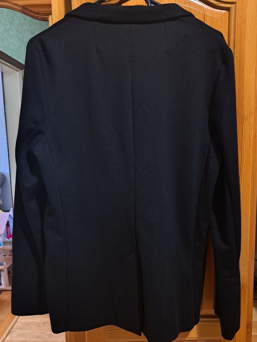 Черно сако, подходящо за сезона - размер 38 М
