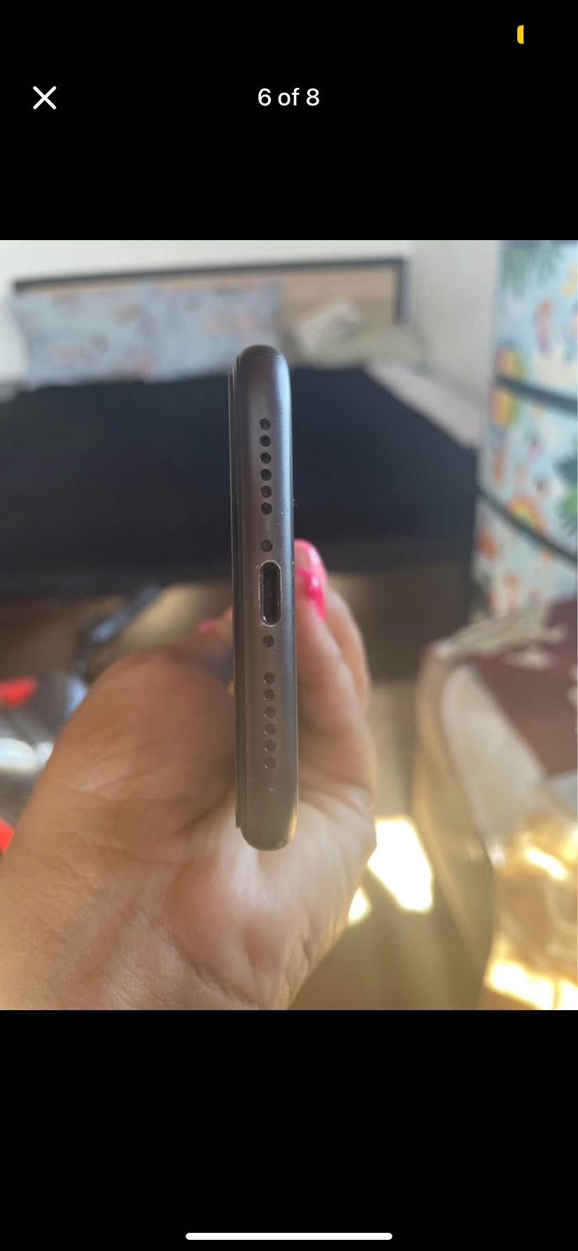 iphone 11 Телефона работи перфектно има една забележка на дисплея.