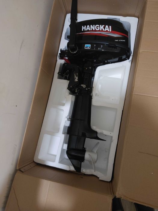 Лодка комплект със двигател