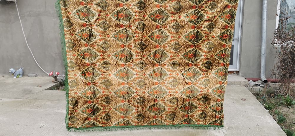 Vând 2 cuverturi pat