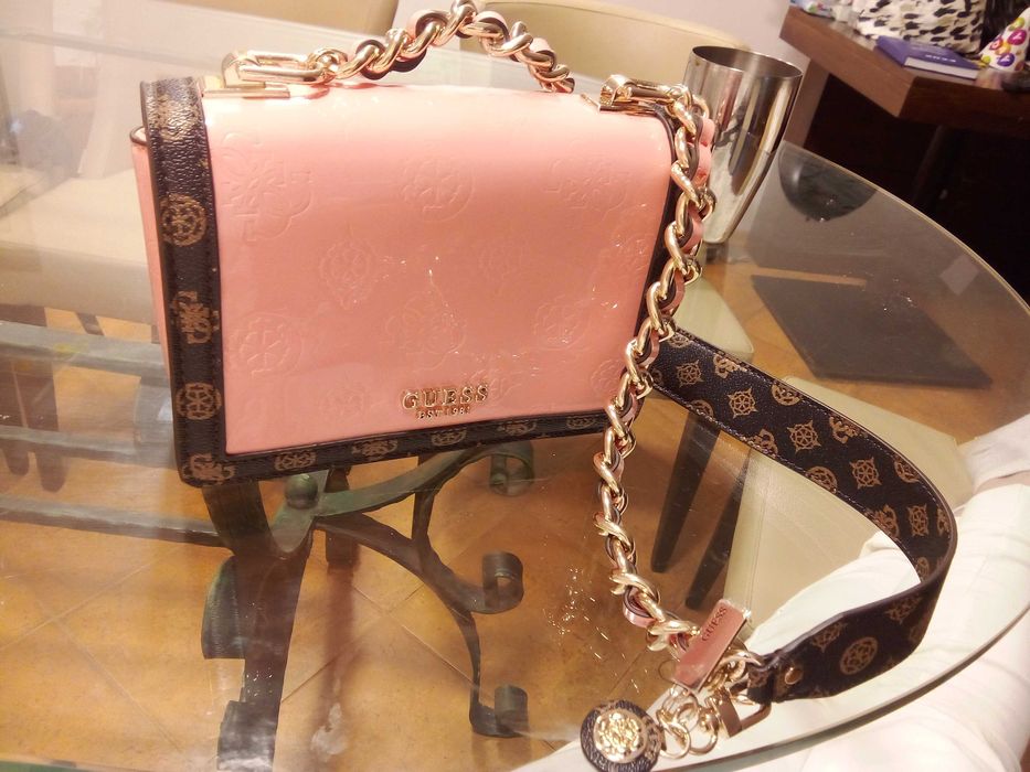 Нова чанта Guess, корал- 169 лв.