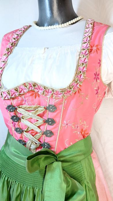 Dirndl Nr.40 Rochie bavaeza Oktoberfest Sarfan tirolez