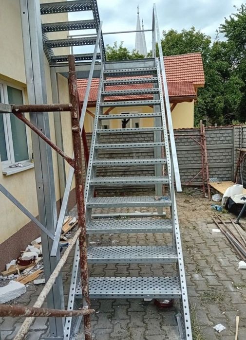 Scara de exterior galvanizata profesionala