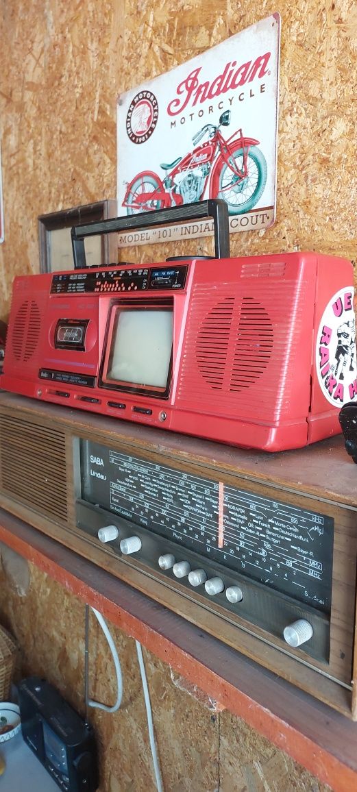 Radiocasetofon vintage cu televizor