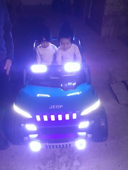 BabyCar bolalar uchun 2 o'rindiqli o'yinchon mashina