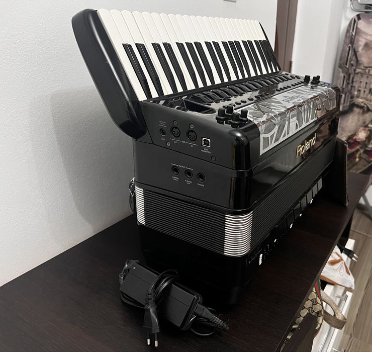 Roland fr8x.