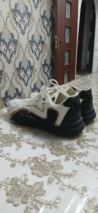 Кроссовки Американские