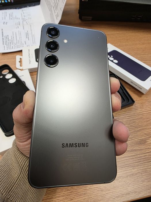 Vand Samsung Galaxy S24+ black 512gb in garantie pana dec 2026 ca Nou