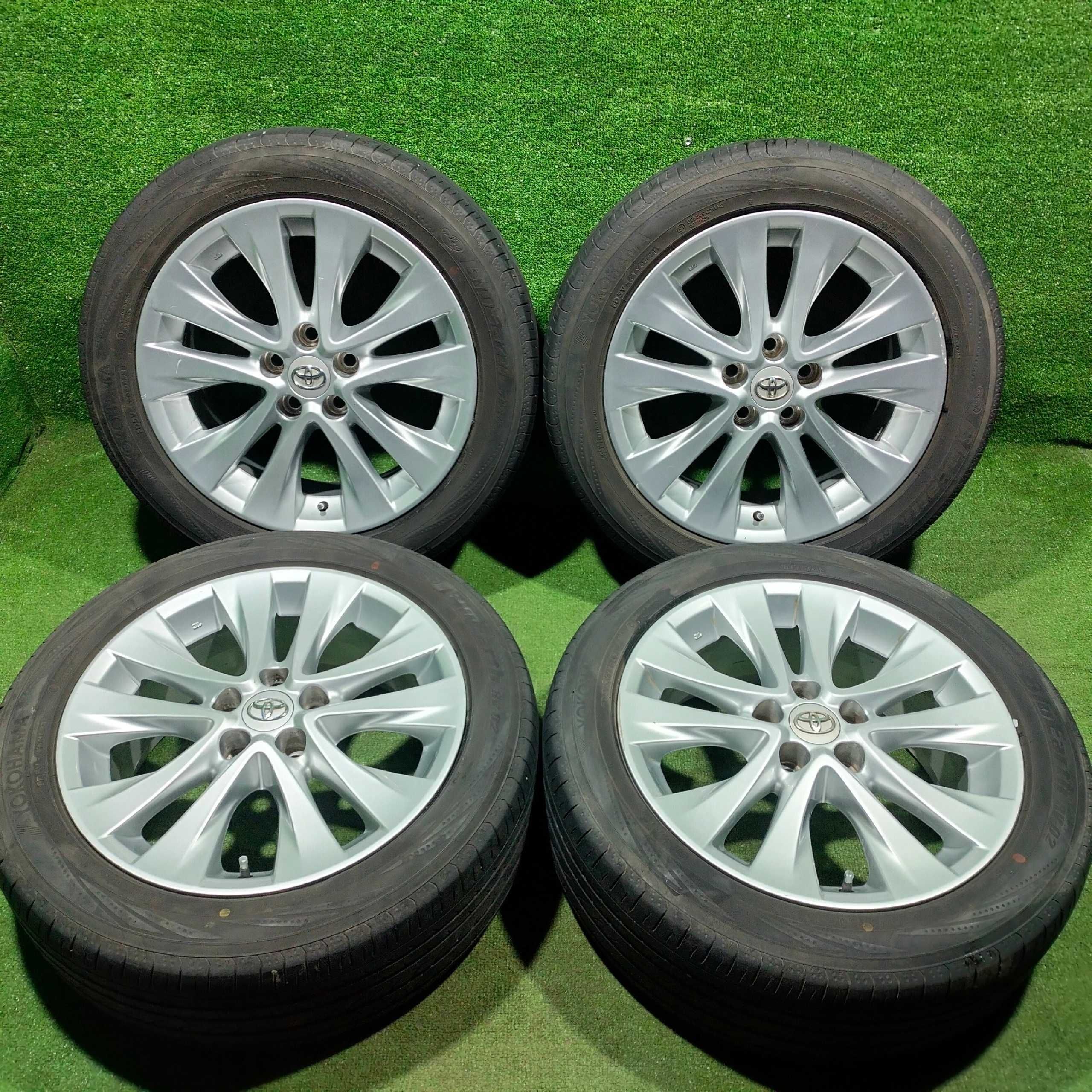 Продам Диск с Шинами Yokohama RV02 лето 235/50 R18 Toyota Vellfire