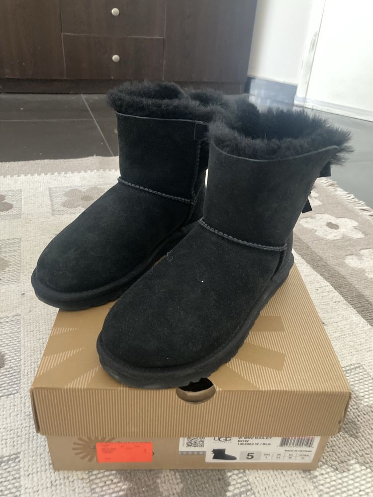 Обувки UGG