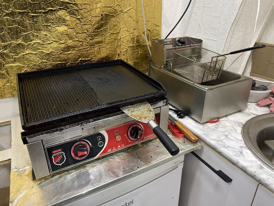 Fast_food joy tayor yurip turgan sotiladi