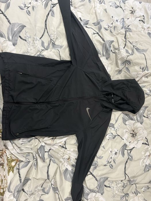 Ветровка Nike размер S