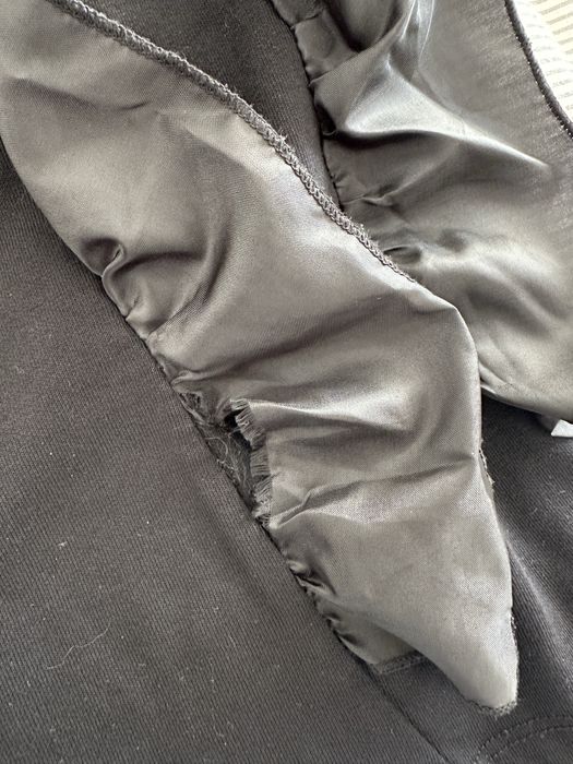 Bluza neagra LCWaikiki cu volanaşe pentru fete 12-13 ani