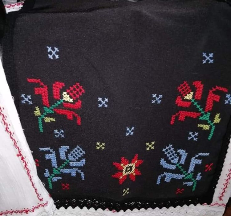 Vând Fote lucrate manual