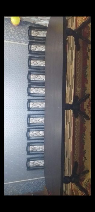 Срочна продаю гостиной  стол стулья уль