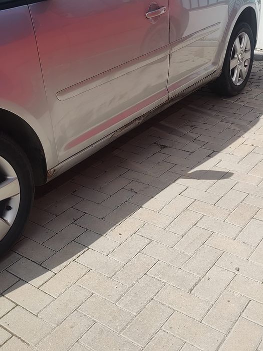 Vând Volkswagen Touran