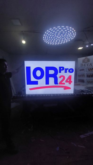 Reklama Bukva Banner Laytboks Xammasi bor.