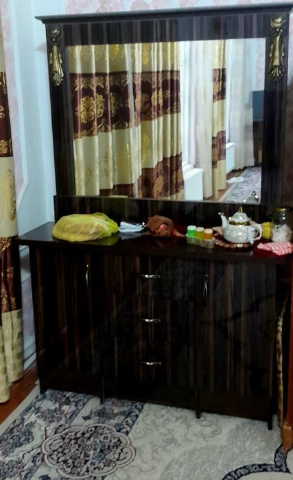 Shkaf va trumo sotiladi