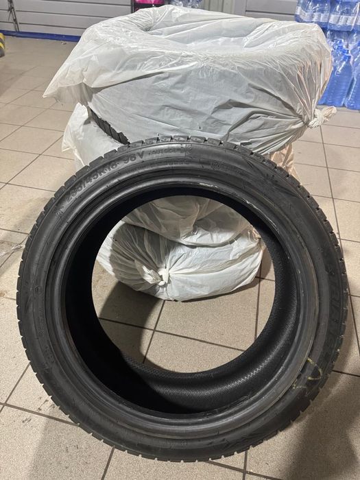Продам комплект шин Triangle 235/45 R18 98V (без шипов)