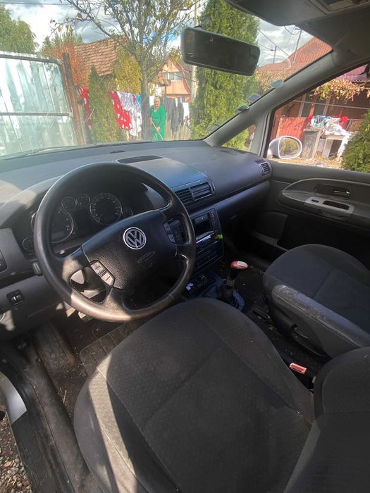 Volkswagen Sharan 2005 131cp 1850 euro negociabil