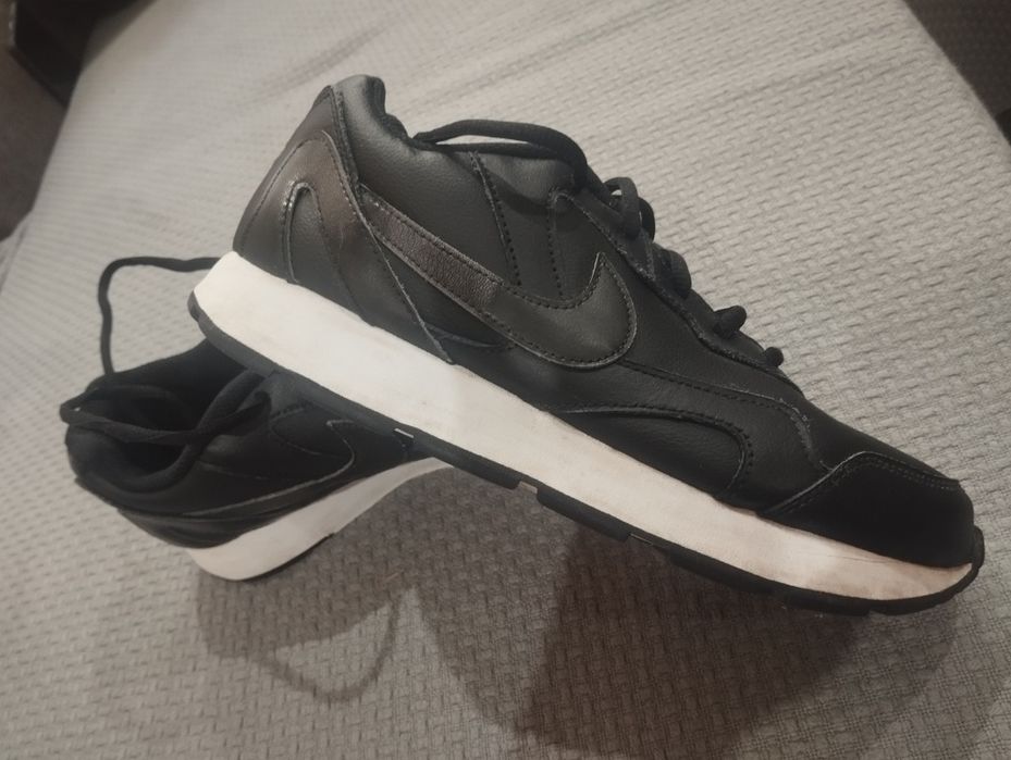 Дамски кожени маратонки Nike