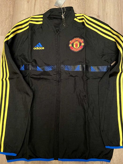 Горнище на addidas на Manchester united