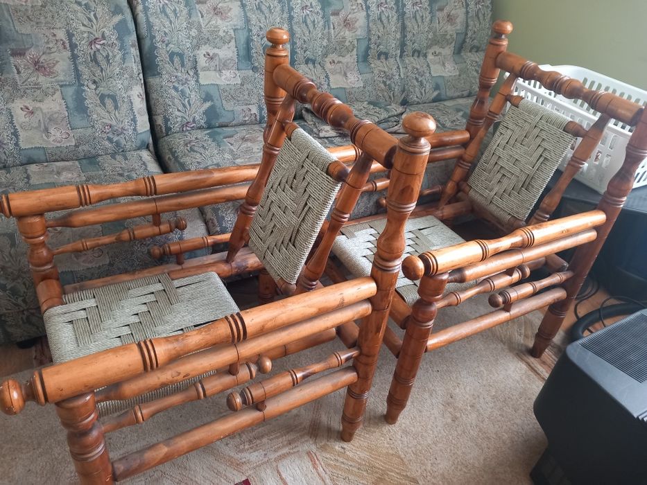 Кресла, столове.