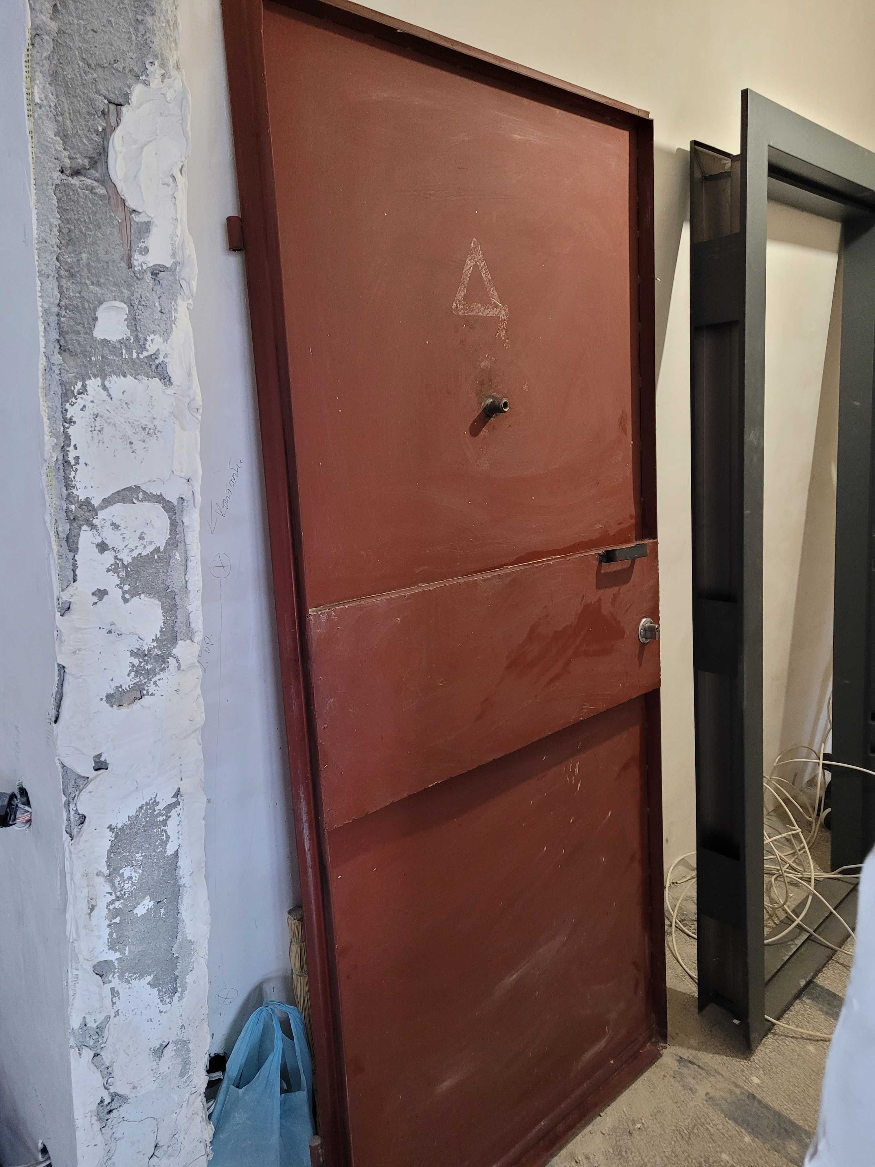 Желязна входна врата 198 см x 89 см с фалц от винкел+3 см