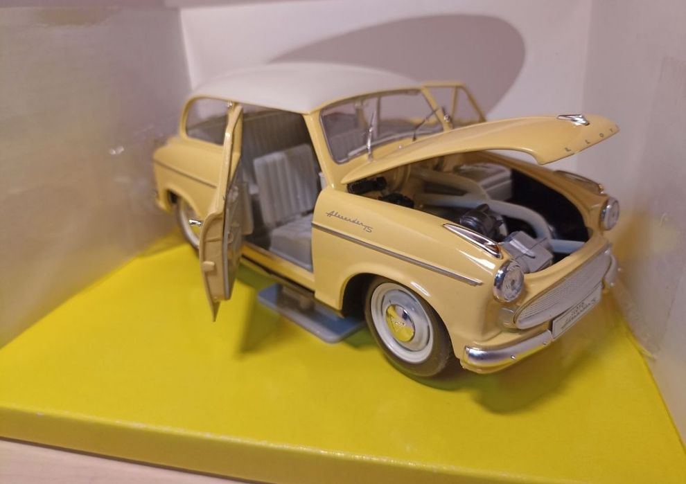 Lloyd Alexander TS 
Scara 1:18
Producător Revell 
Material metal+plast