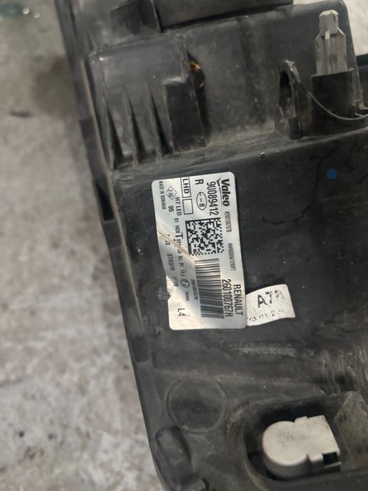 Far Stanga Renault Megan 4